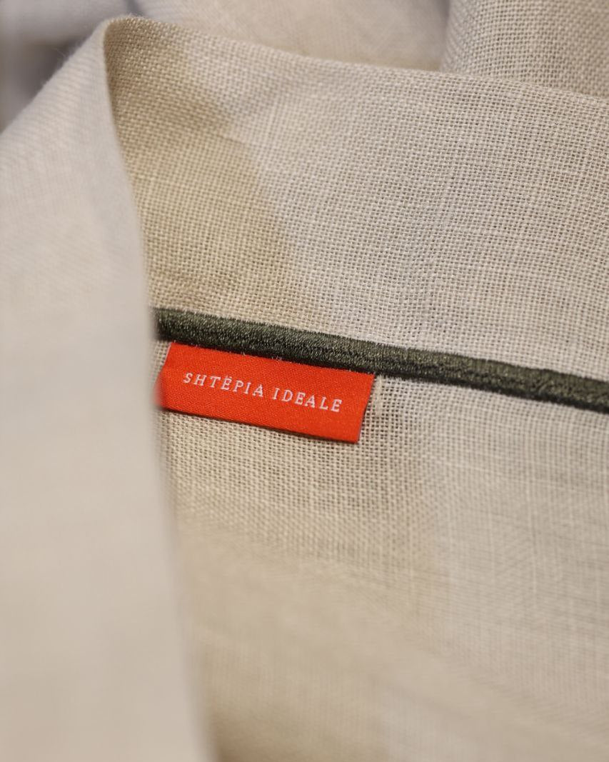 Mbulesë Tavoline Lino me Qëndisje Dekorative Jeshile