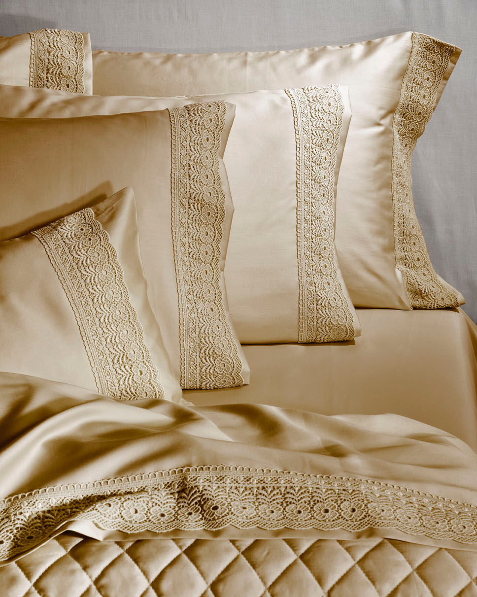 Set Carcafi Dopio me Dantellë ngjyrë Bezhë