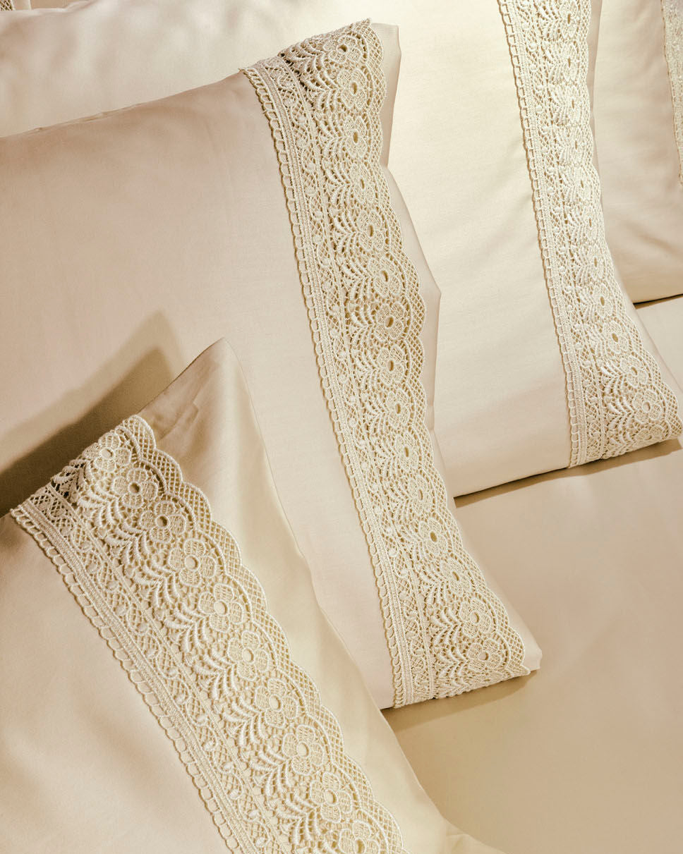 Set Carcafi Dopio me Dantellë ngjyrë Pana