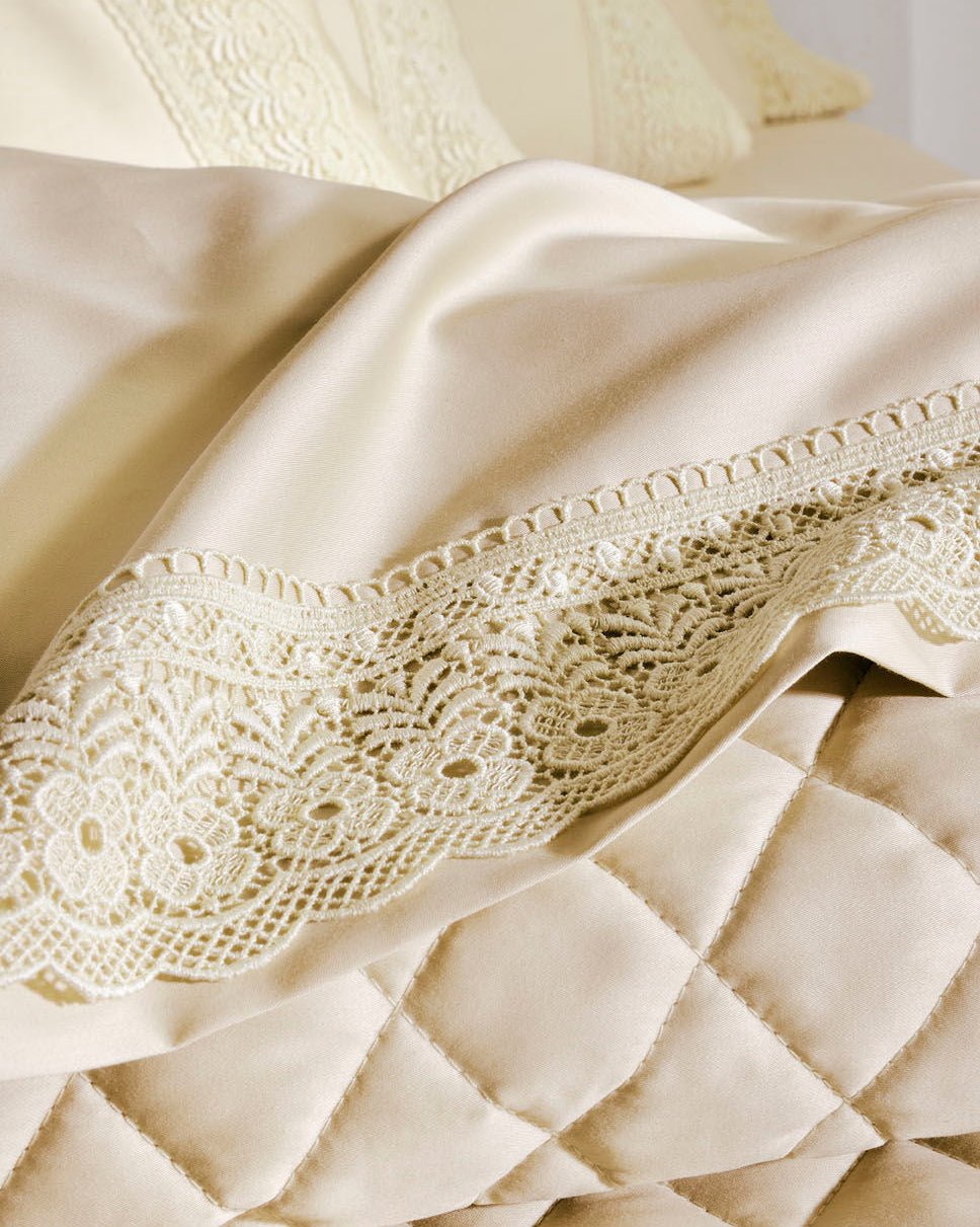 Set Carcafi Dopio me Dantellë ngjyrë Pana