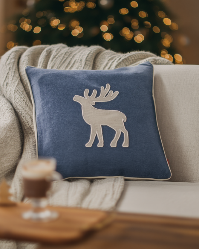 Jastëk dekorativ festiv me qëndisje dhe kordon