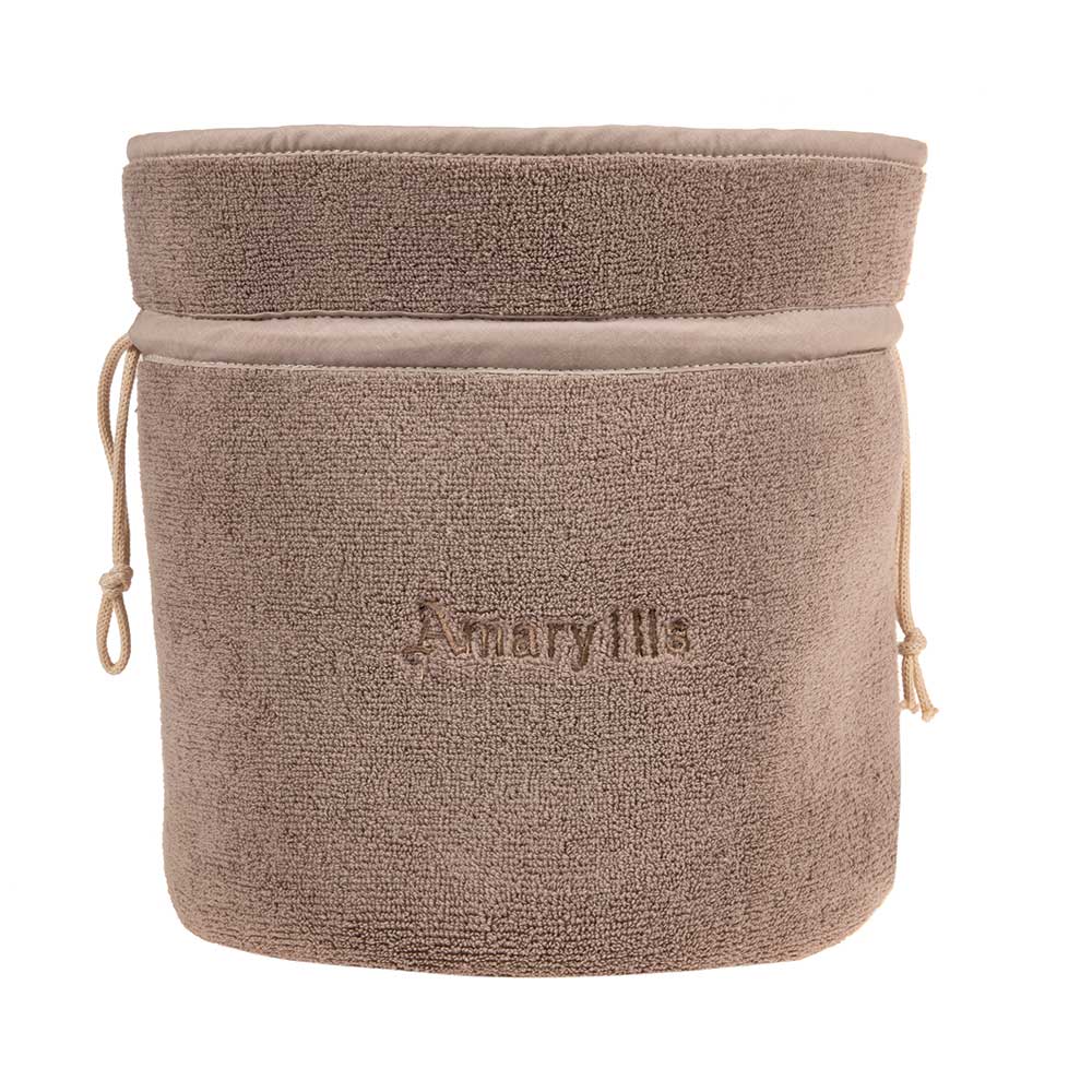 Çantë e madhe lloj “pouch” prej materiali peshqiri, në ngjyrë kafe