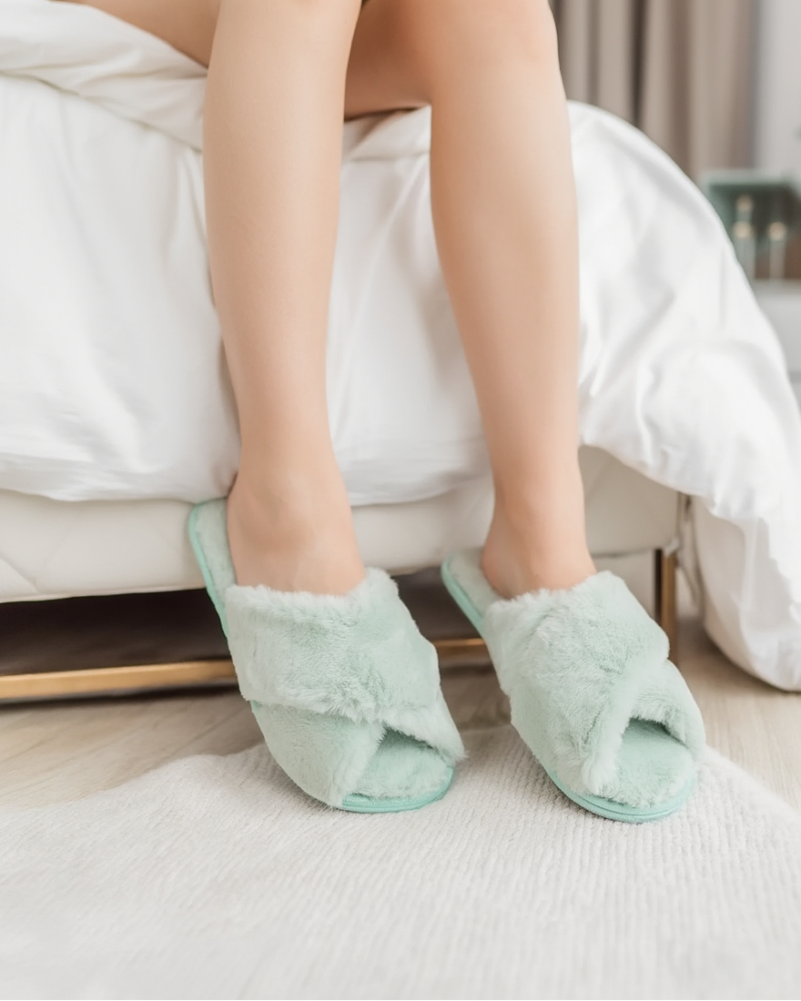 Pantofla Njëngjyrësh me formë kryq