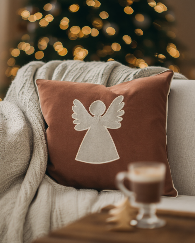 Jastëk dekorativ festiv me qëndisje dhe kordon