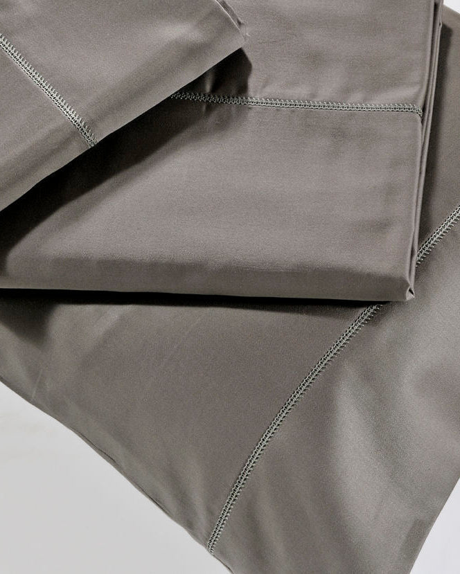 Set Carcafi Tek me Qëndisje anësore – 100% pambuk sateen