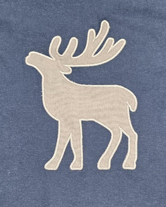 Jastëk dekorativ festiv me qëndisje dhe kordon