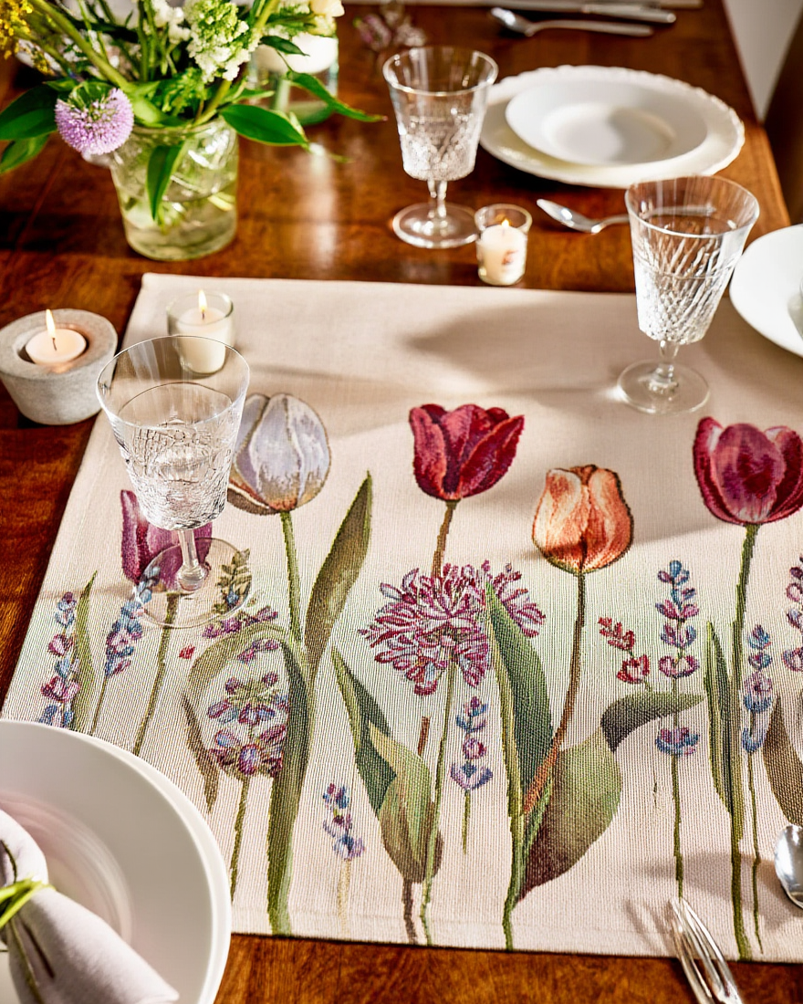 Shtresë Tavoline me Motive Tulipanësh