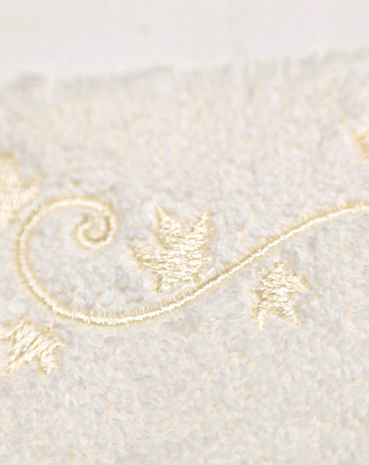 Peshqir Fytyre me Qëndisje Dekorative