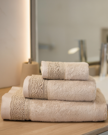 Set Peshqiri me Dantellë ngjyrë bezhë