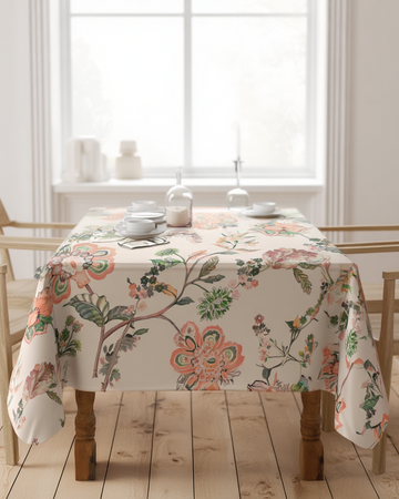 Mbulese tavoline me lule në ngjyra neutrale