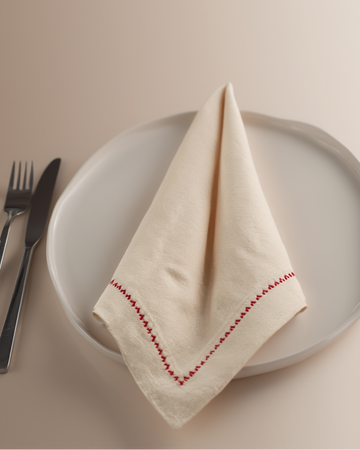 Pecetë tavoline Bezhë me Qëndisje të Kuqe