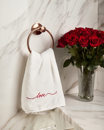 Peshqir Fytyre me Qëndisje Dekorative