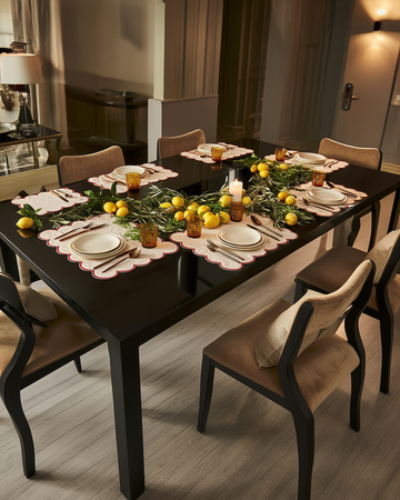 Shtresë pjate me fiston të kuq