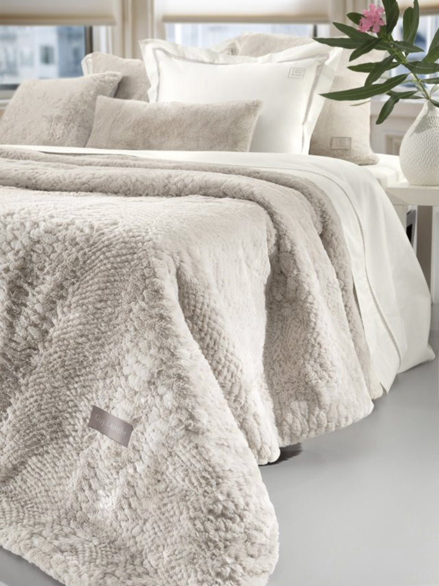 Batanije CRUSTY Ivory 220x240 + Jastëk Dekorativ, GL