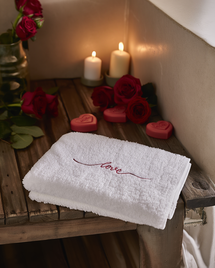 Peshqir Fytyre me Qëndisje Dekorative