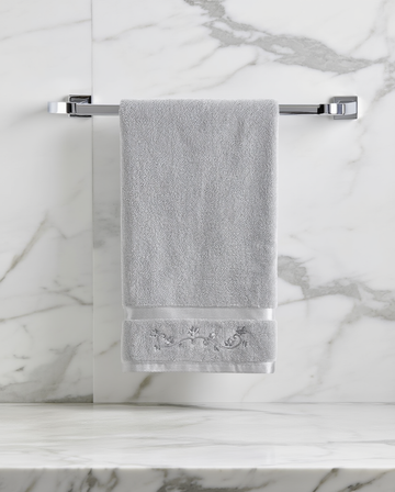 Peshqir Fytyre me Qëndisje Dekorative