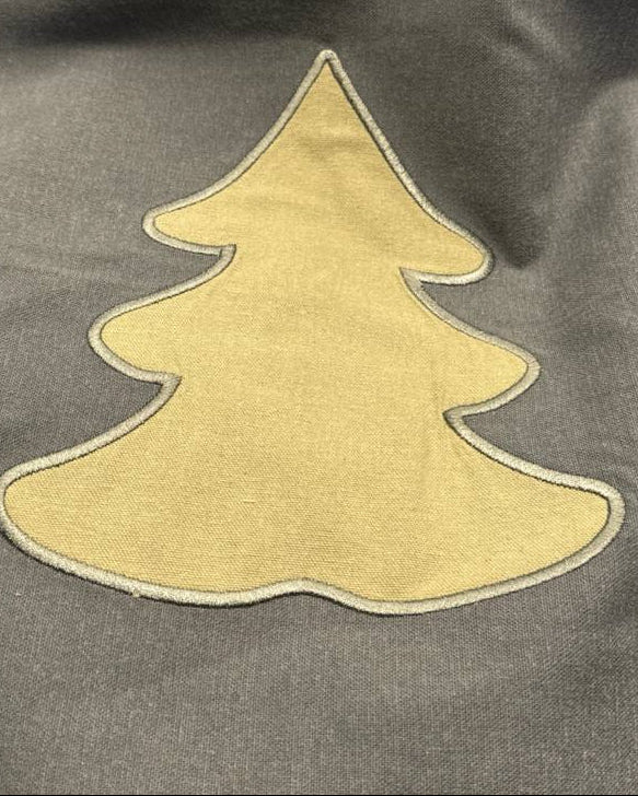 Jastëk dekorativ festiv me qëndisje dhe kordon