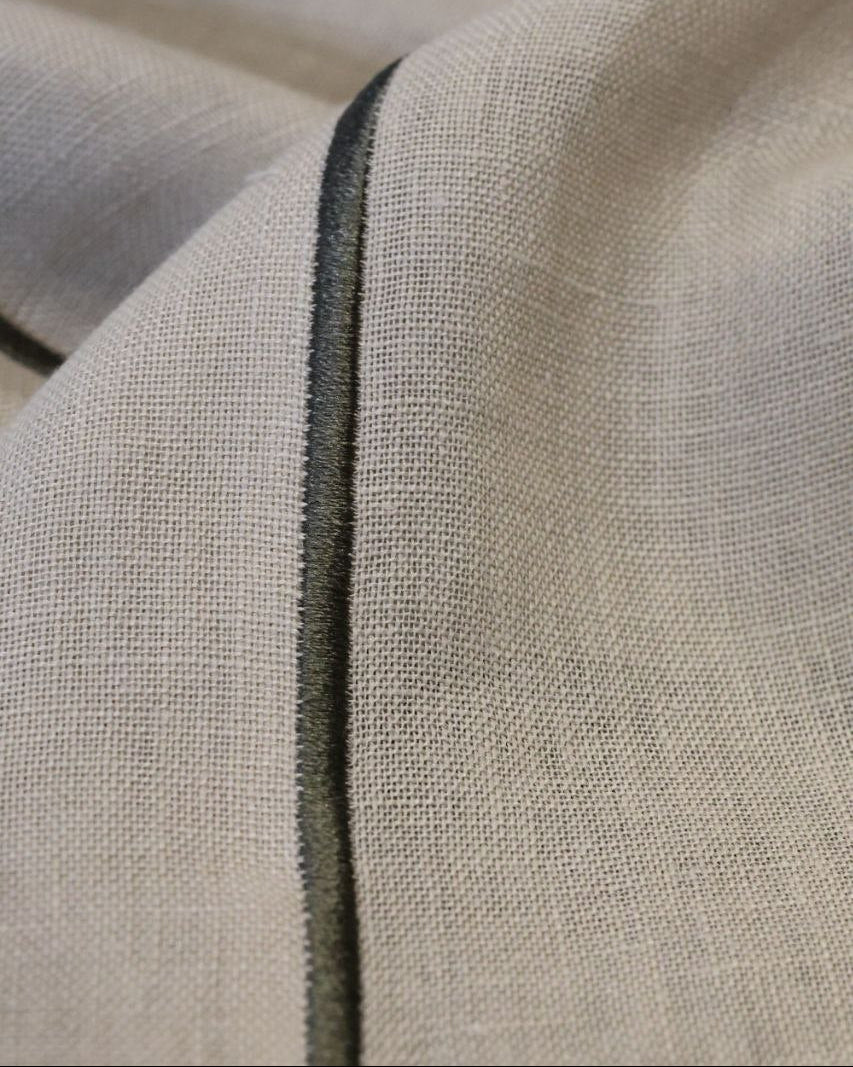 Mbulesë Tavoline Lino me Qëndisje Dekorative Jeshile