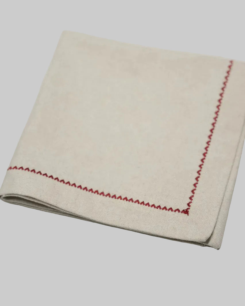 Pecetë tavoline Bezhë me Qëndisje të Kuqe